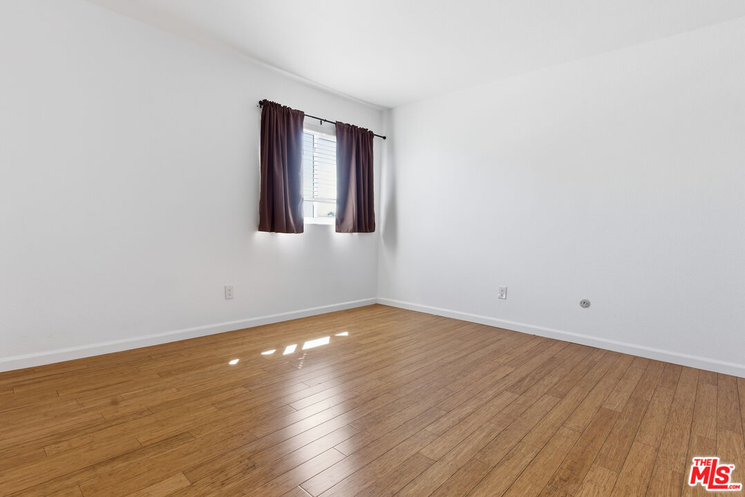 1083 W Kensington Rd