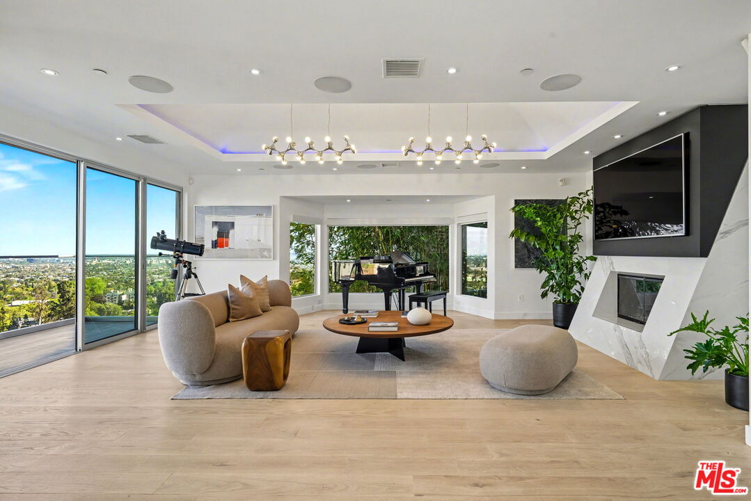 7944 Fareholm Dr