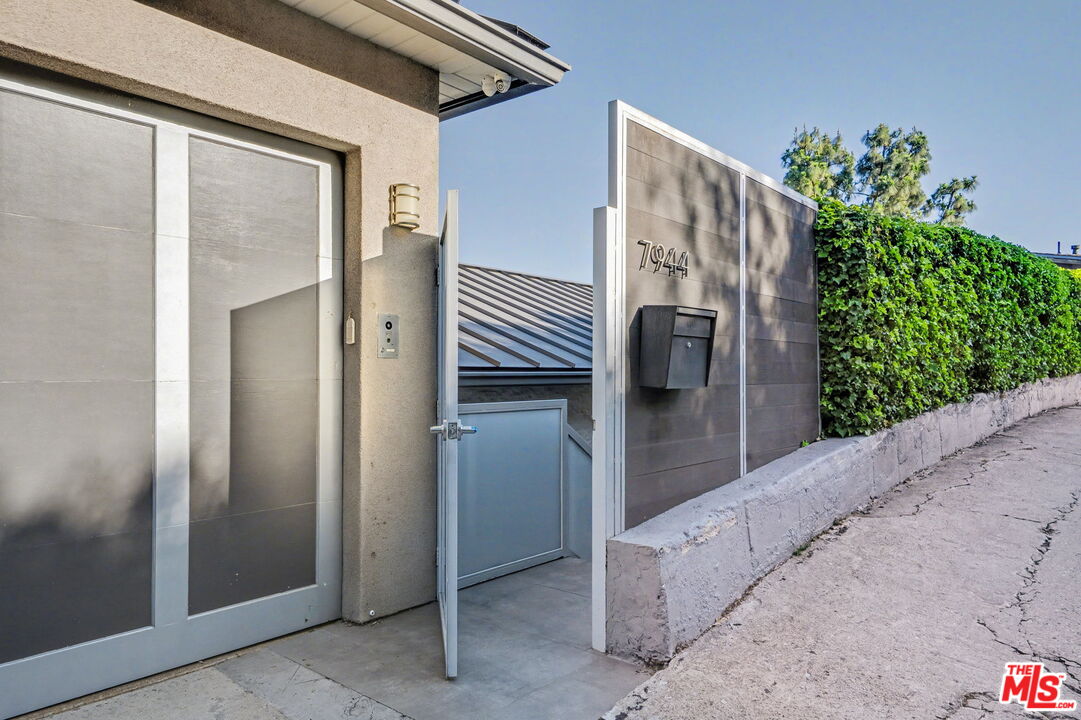 7944 Fareholm Dr