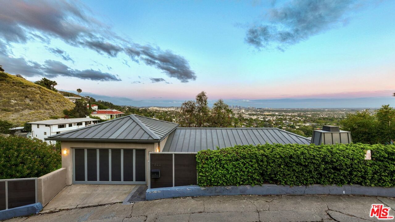 7944 Fareholm Dr