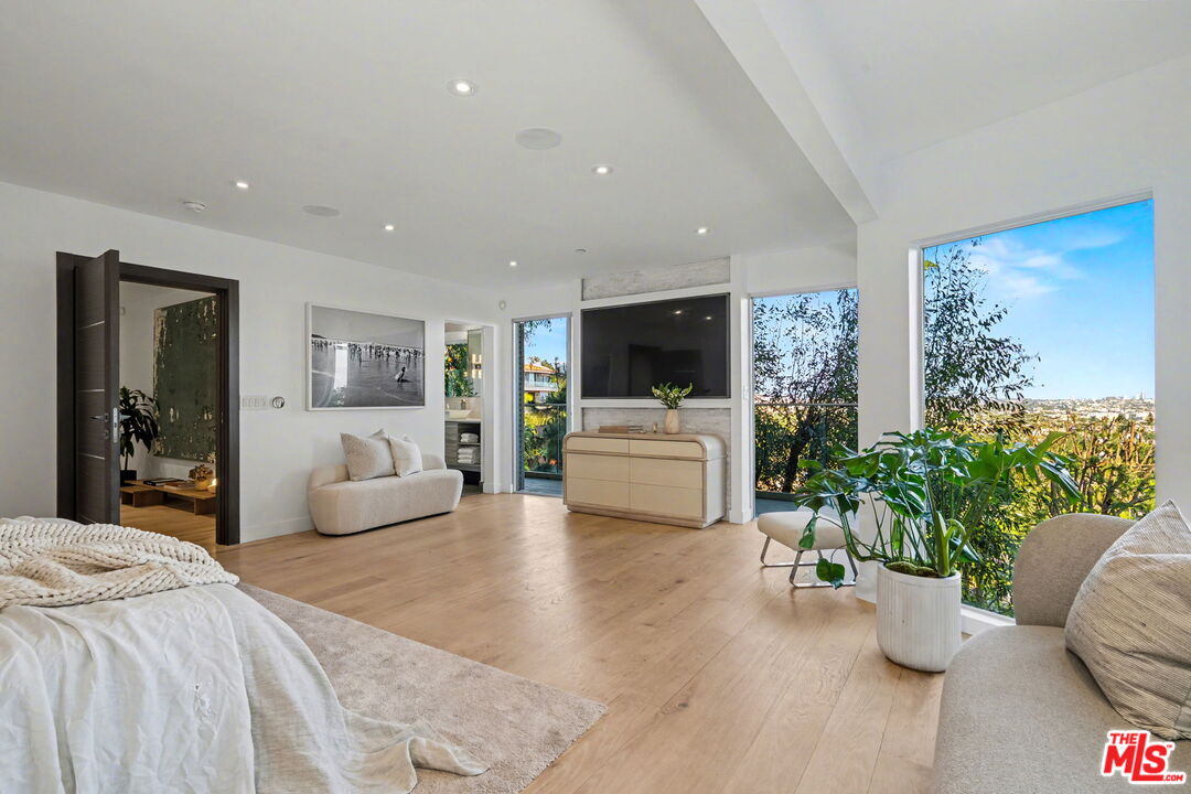 7944 Fareholm Dr