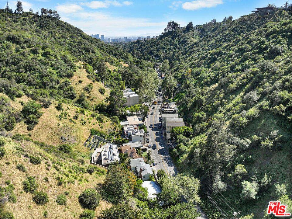 1318 N Beverly Glen Blvd