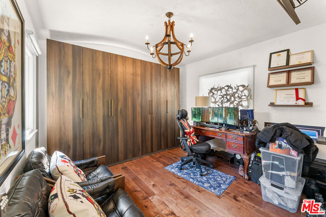 1318 N Beverly Glen Blvd