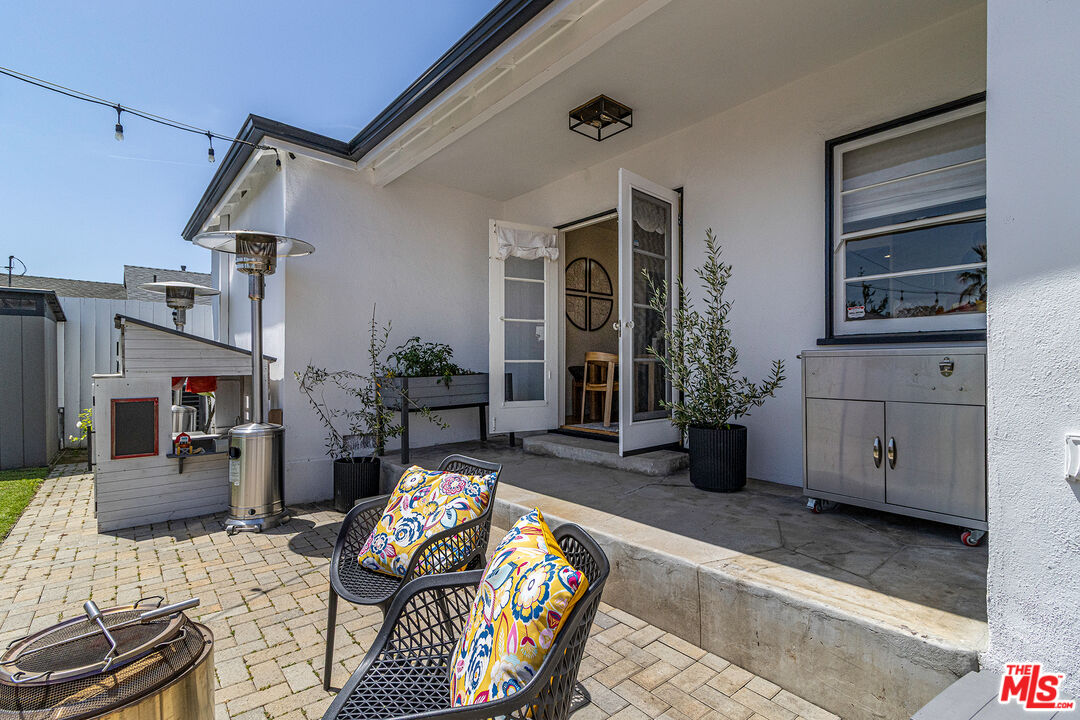 3022 S Beverly Dr
