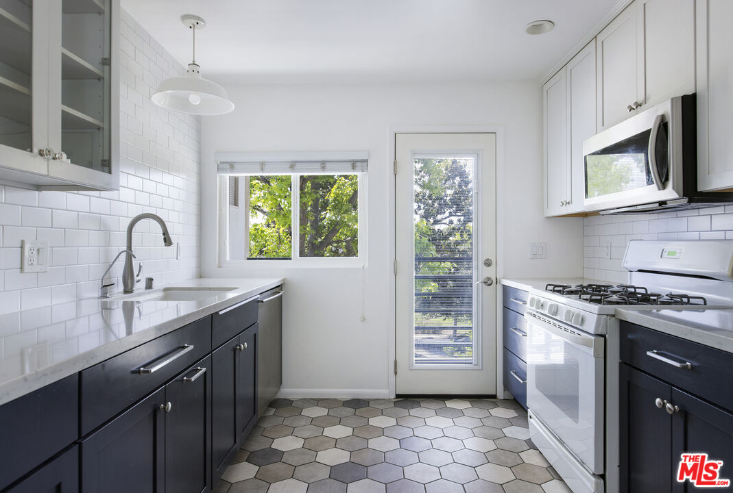 1018 Magnolia St Unit: I