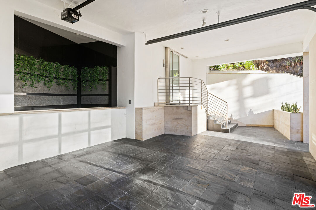 3111 Belden Dr
