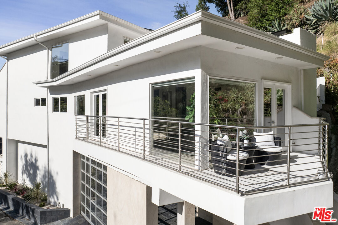 3111 Belden Dr
