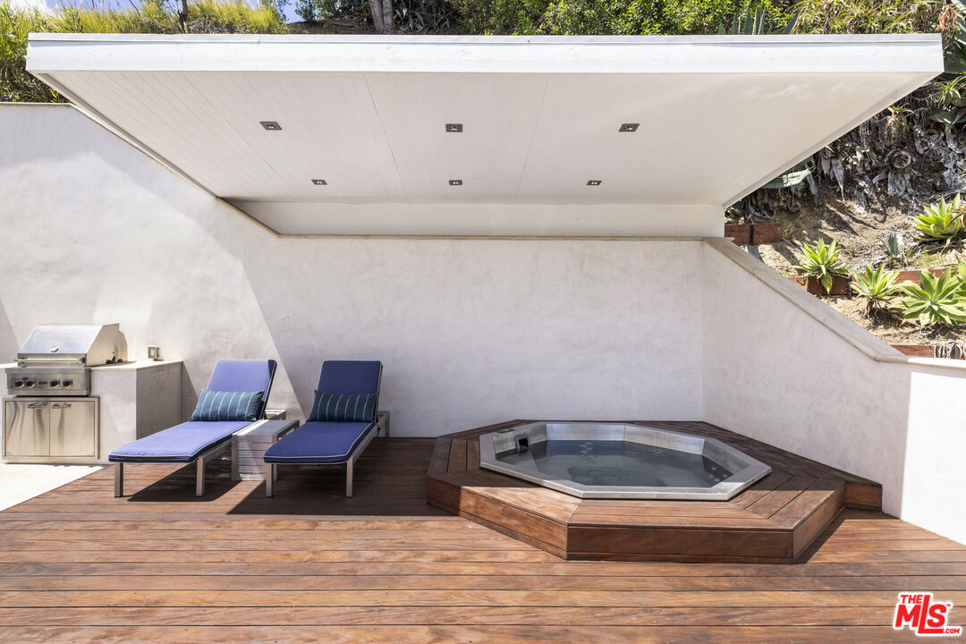 3111 Belden Dr