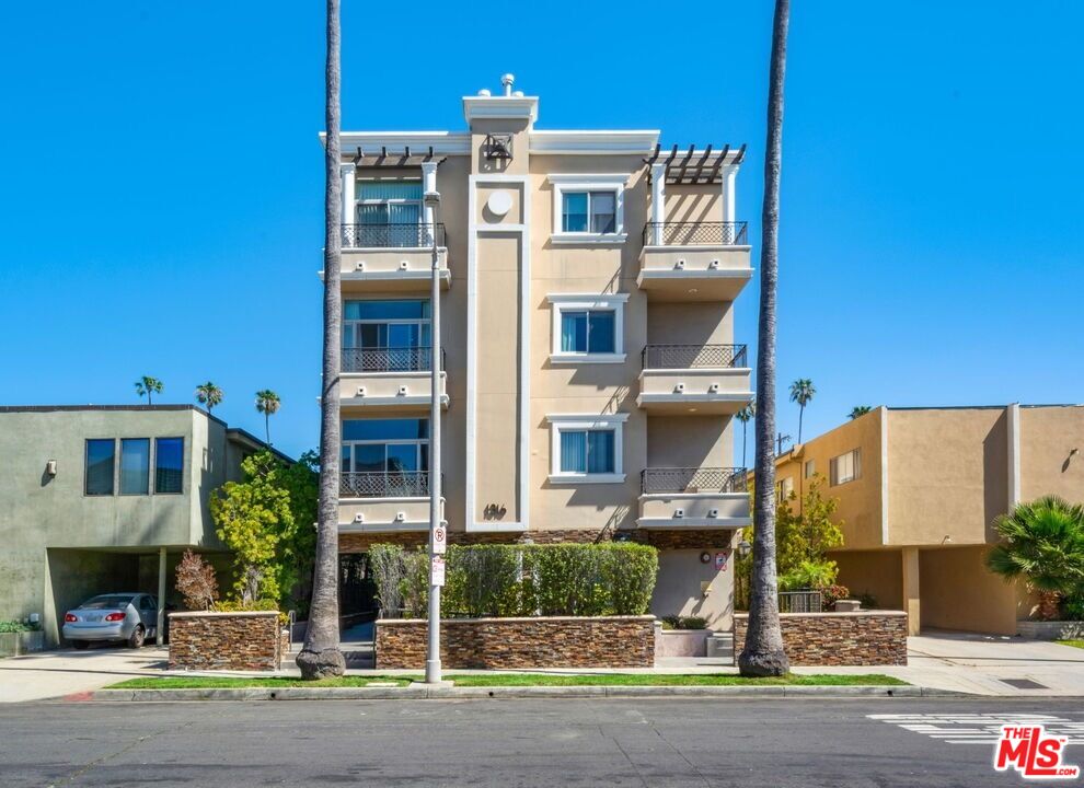1316 Amherst Ave Unit: 402
