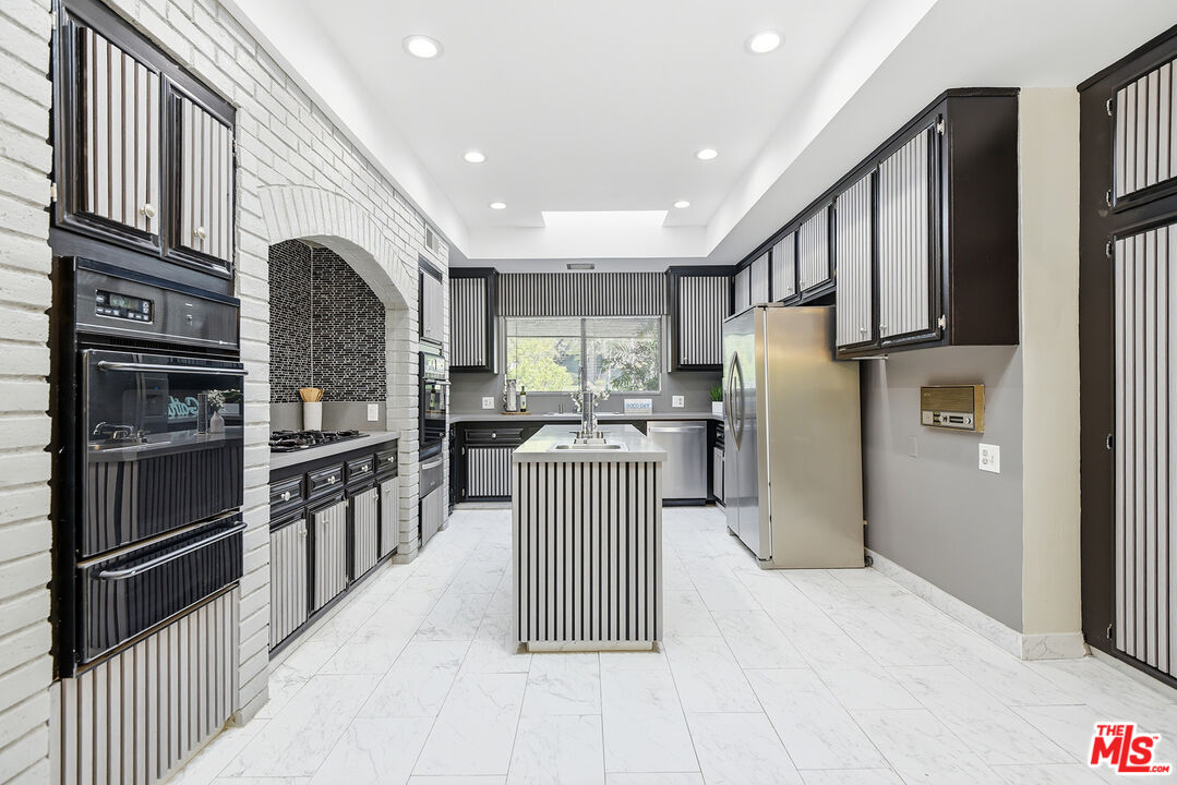 11410 Canton Dr