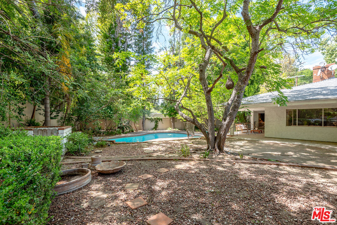 11410 Canton Dr