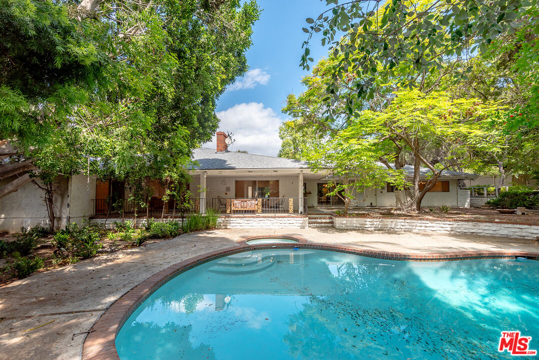 11410 Canton Dr