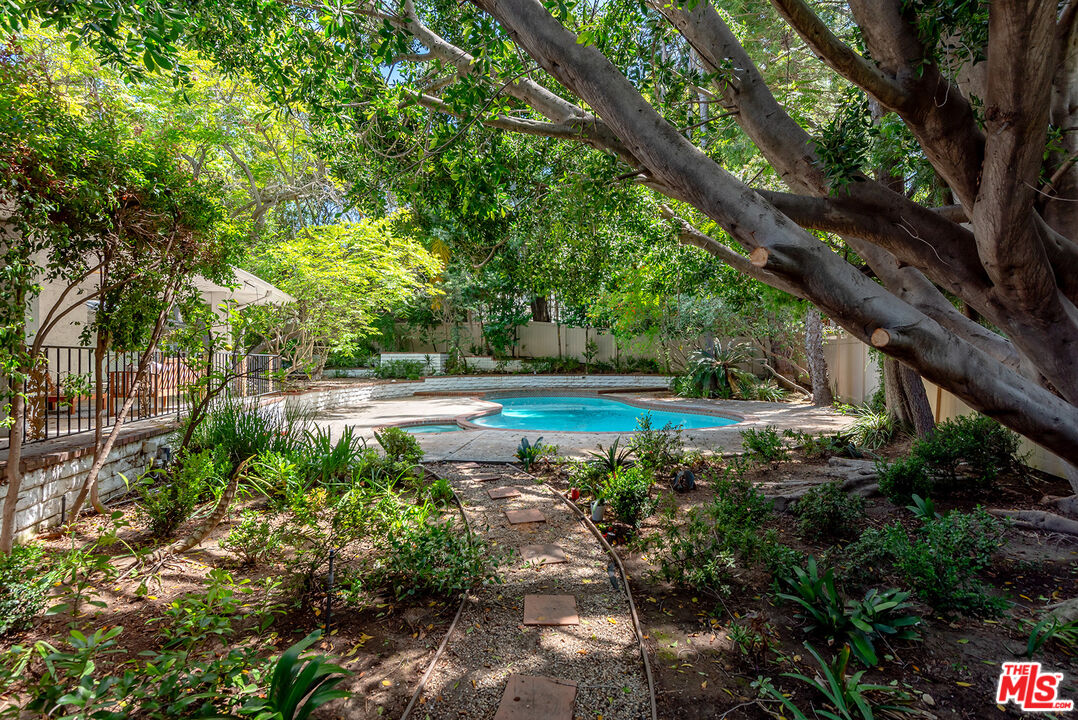 11410 Canton Dr