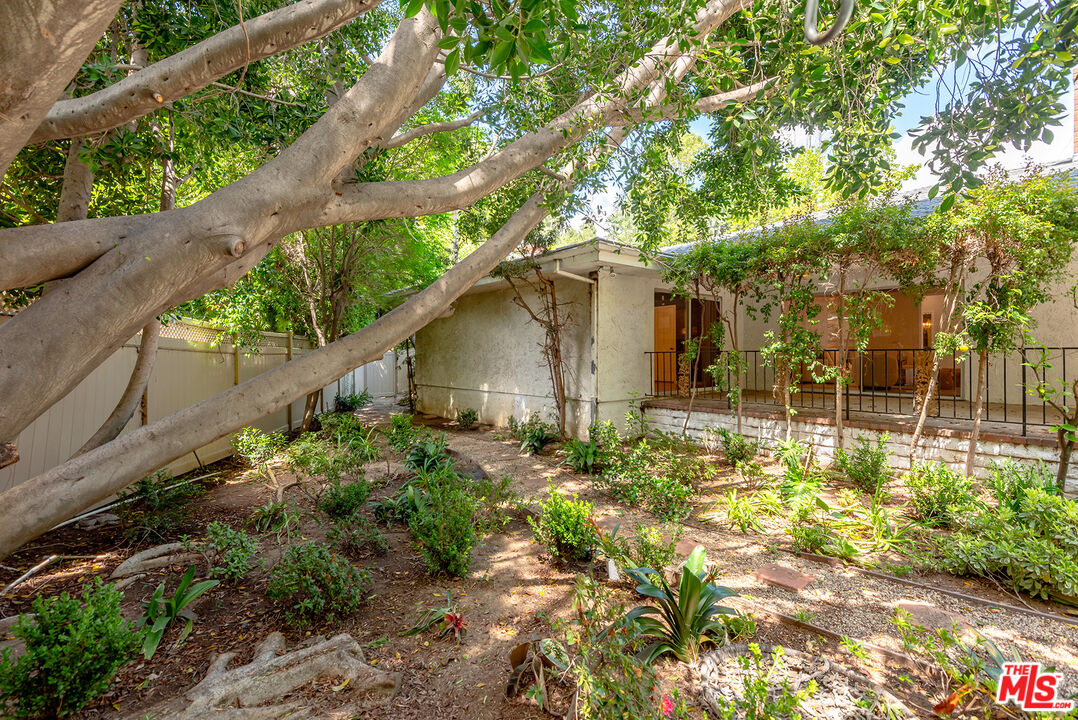 11410 Canton Dr