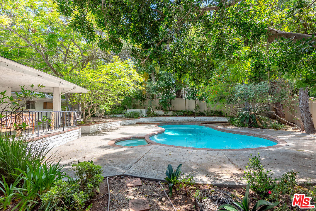 11410 Canton Dr