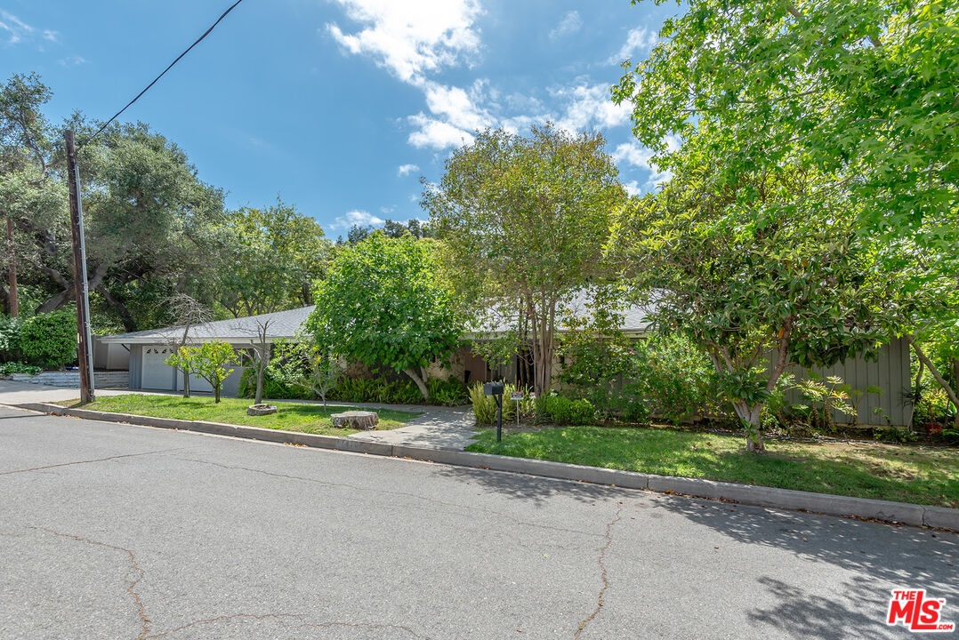 11410 Canton Dr