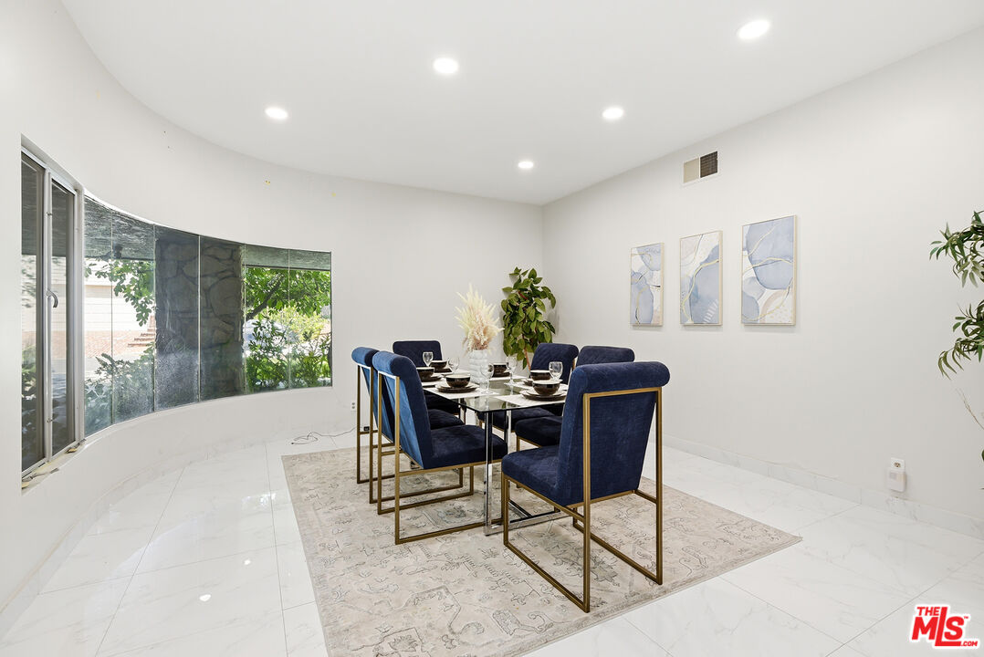 11410 Canton Dr