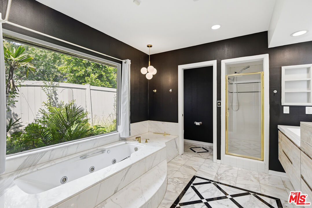 11410 Canton Dr
