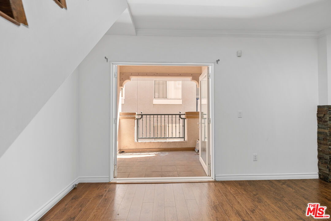 5633 Carlton Way Unit: 203