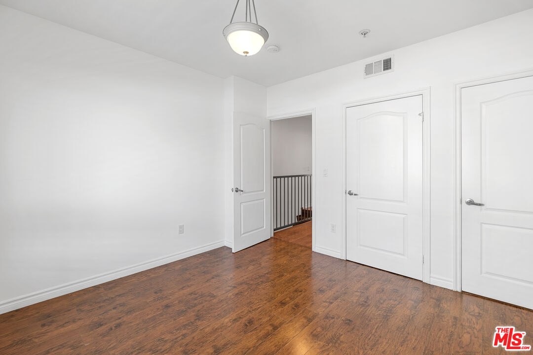 5633 Carlton Way Unit: 203