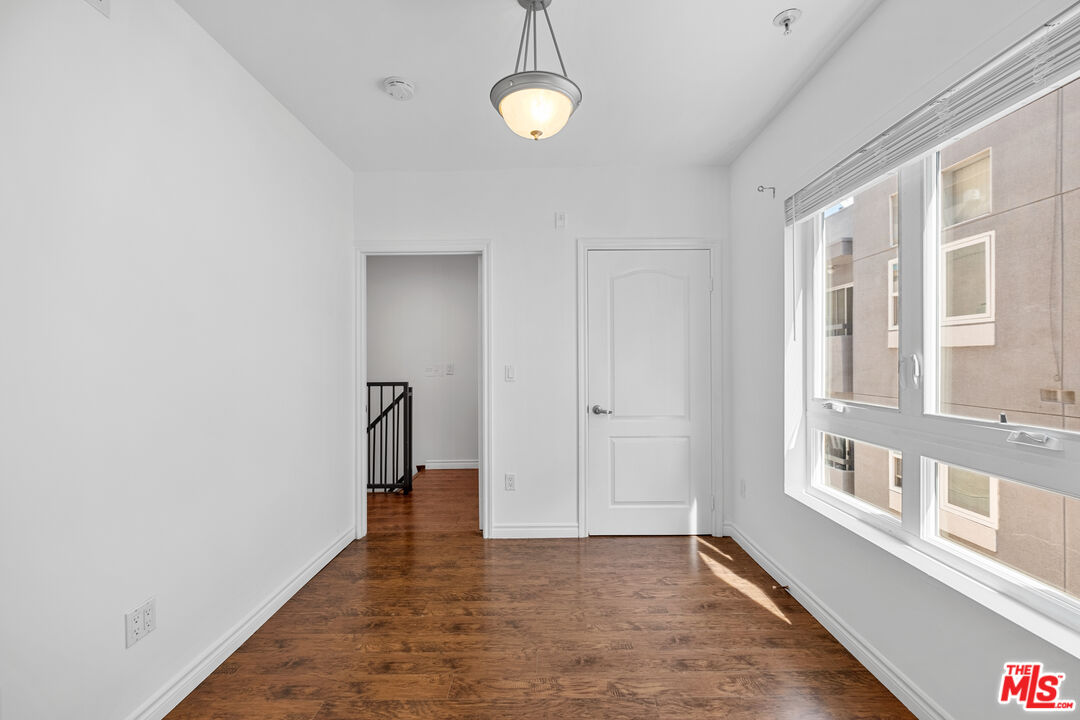 5633 Carlton Way Unit: 203