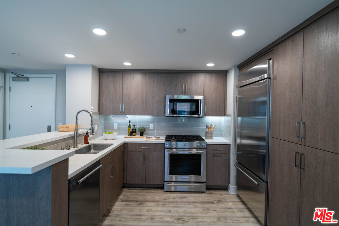 6030 Seabluff Dr Unit: 410