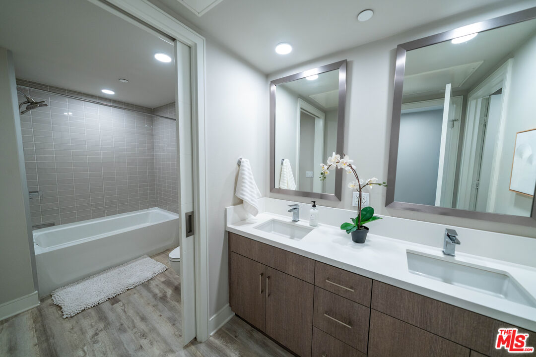 6030 Seabluff Dr Unit: 410
