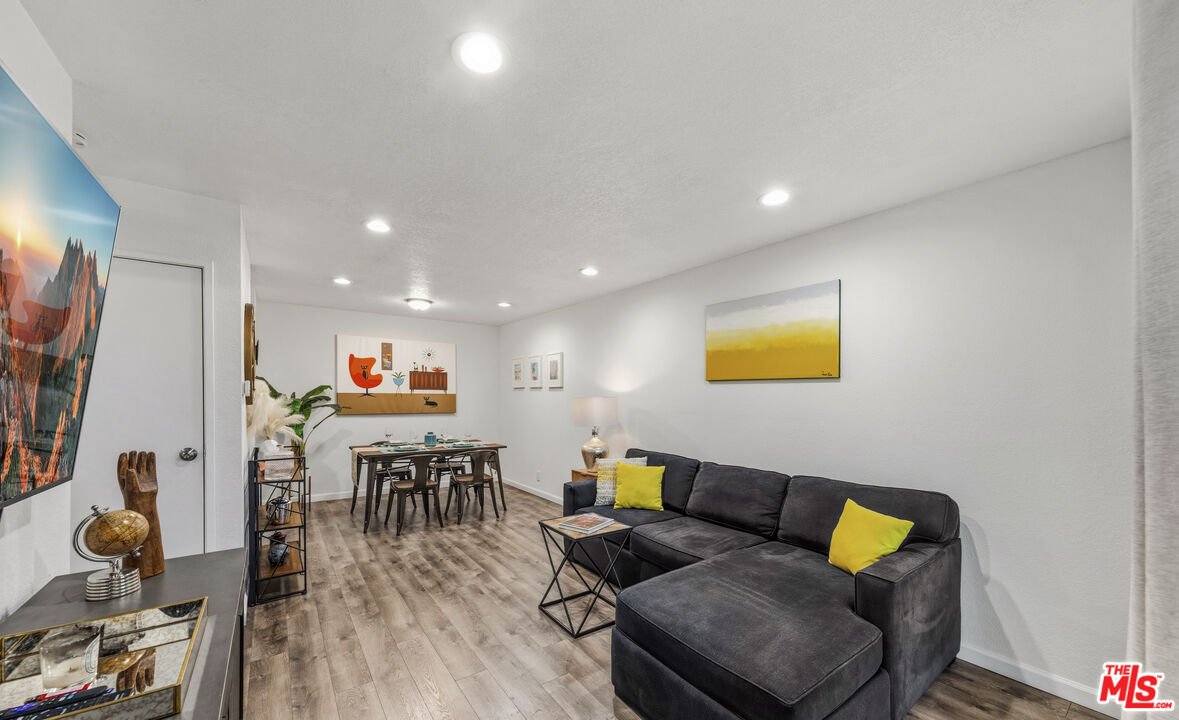 2825 N Los Felices Rd Unit: 115