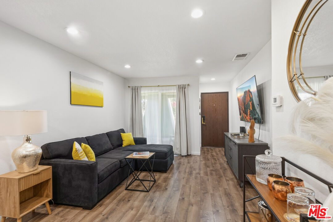 2825 N Los Felices Rd Unit: 115
