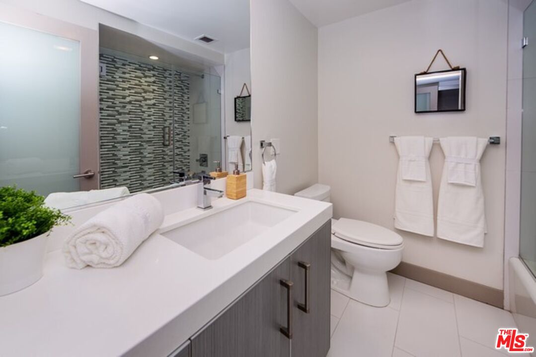 11657 Chenault St Unit: 104 -105