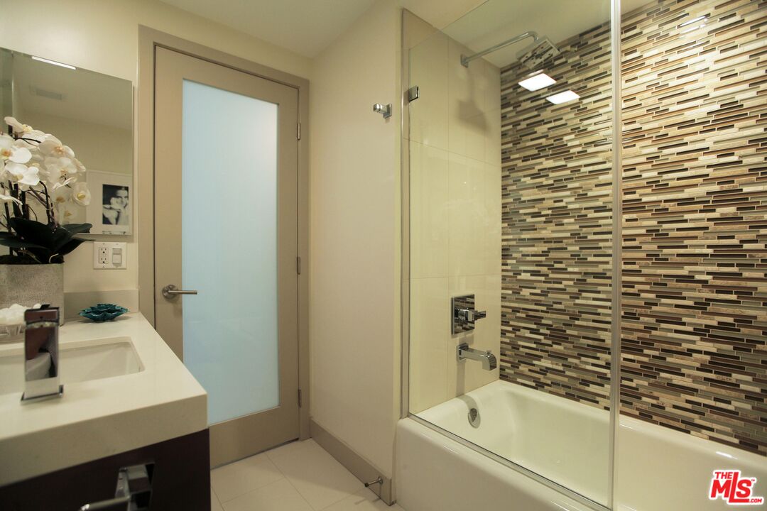 11657 Chenault St Unit: 104 -105
