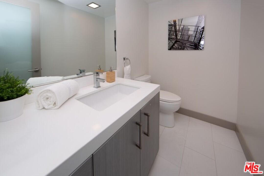 11657 Chenault St Unit: 104 -105