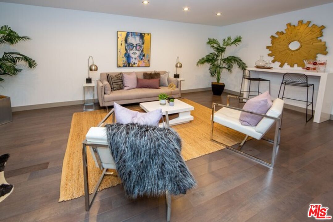 11657 Chenault St Unit: 104 -105