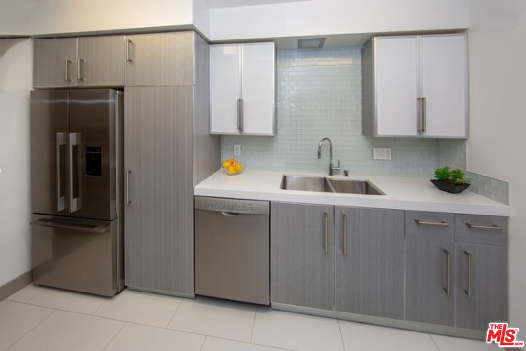 11657 Chenault St Unit: 104 -105