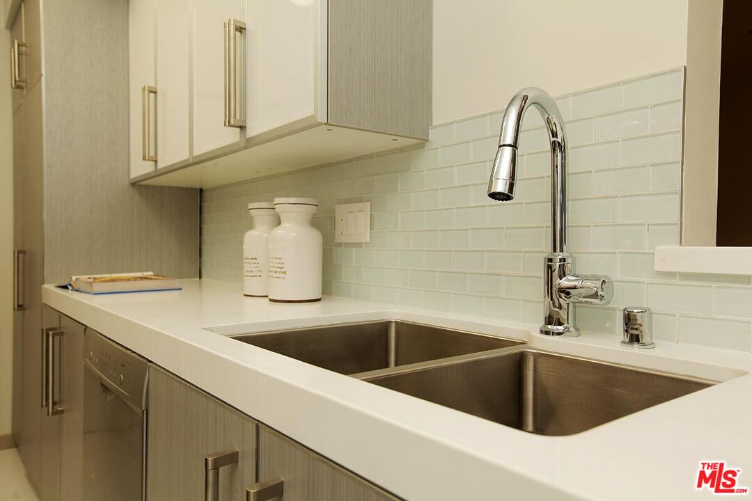 11657 Chenault St Unit: 104 -105