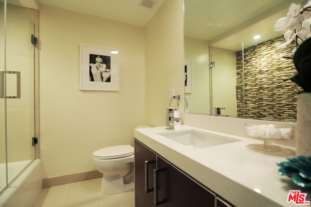 11657 Chenault St Unit: 104 -105