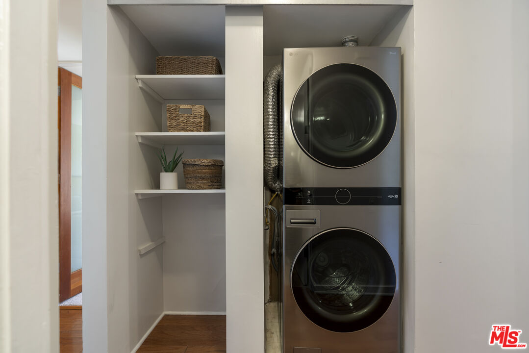 330 S Barrington Ave Unit: 201