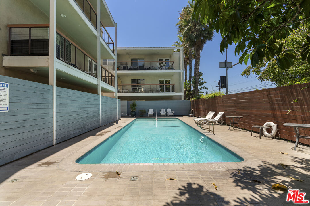 330 S Barrington Ave Unit: 201