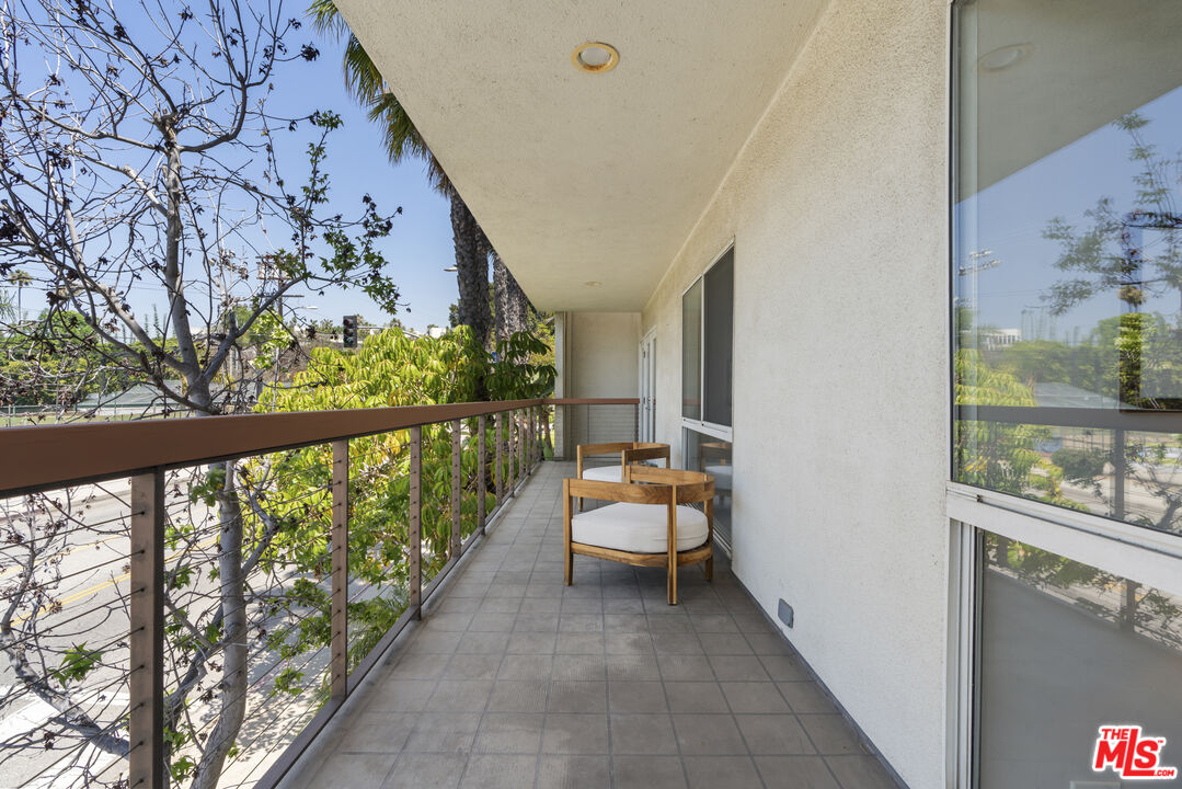 330 S Barrington Ave Unit: 201