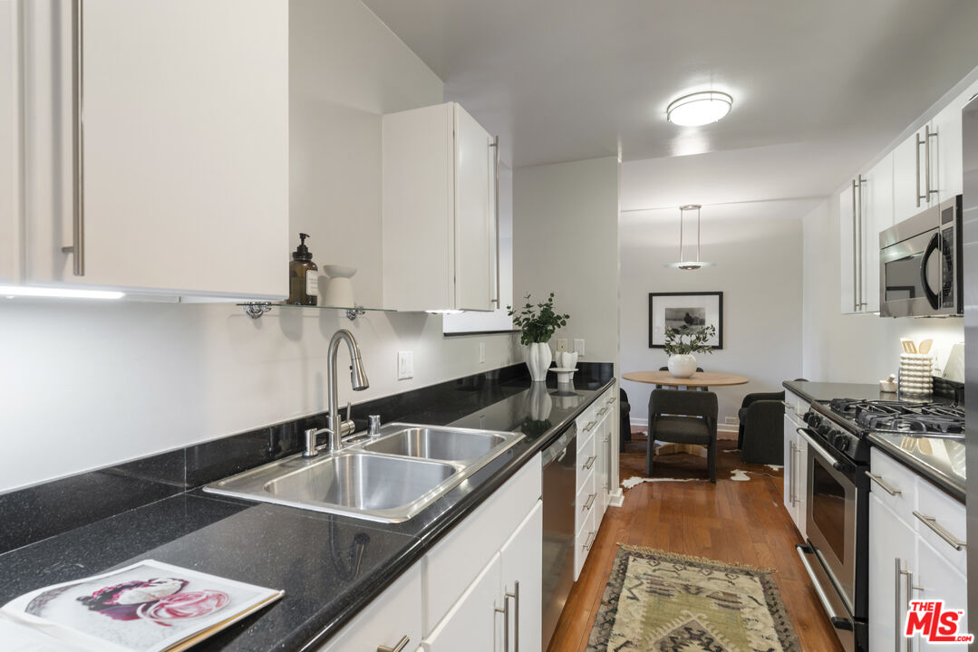 330 S Barrington Ave Unit: 201