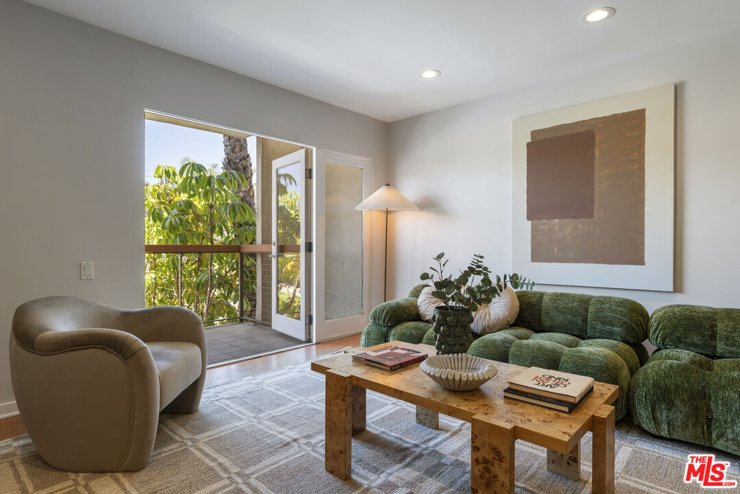 330 S Barrington Ave Unit: 201
