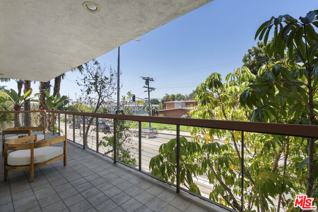 330 S Barrington Ave Unit: 201