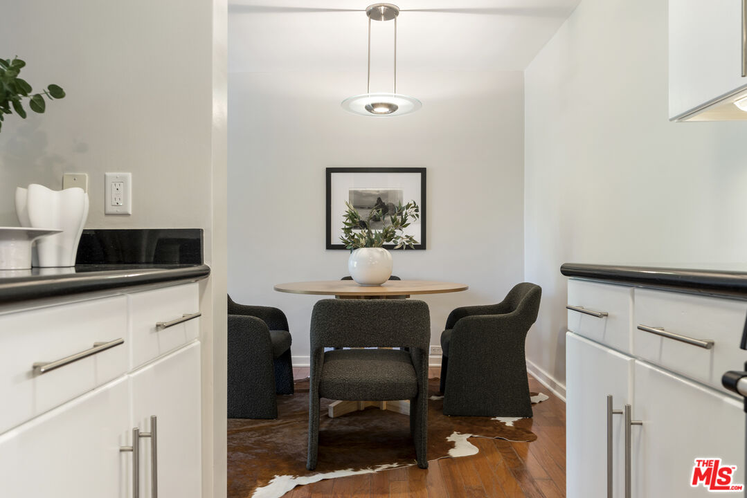 330 S Barrington Ave Unit: 201