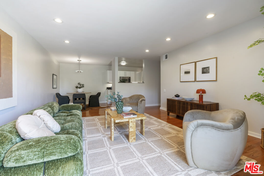 330 S Barrington Ave Unit: 201