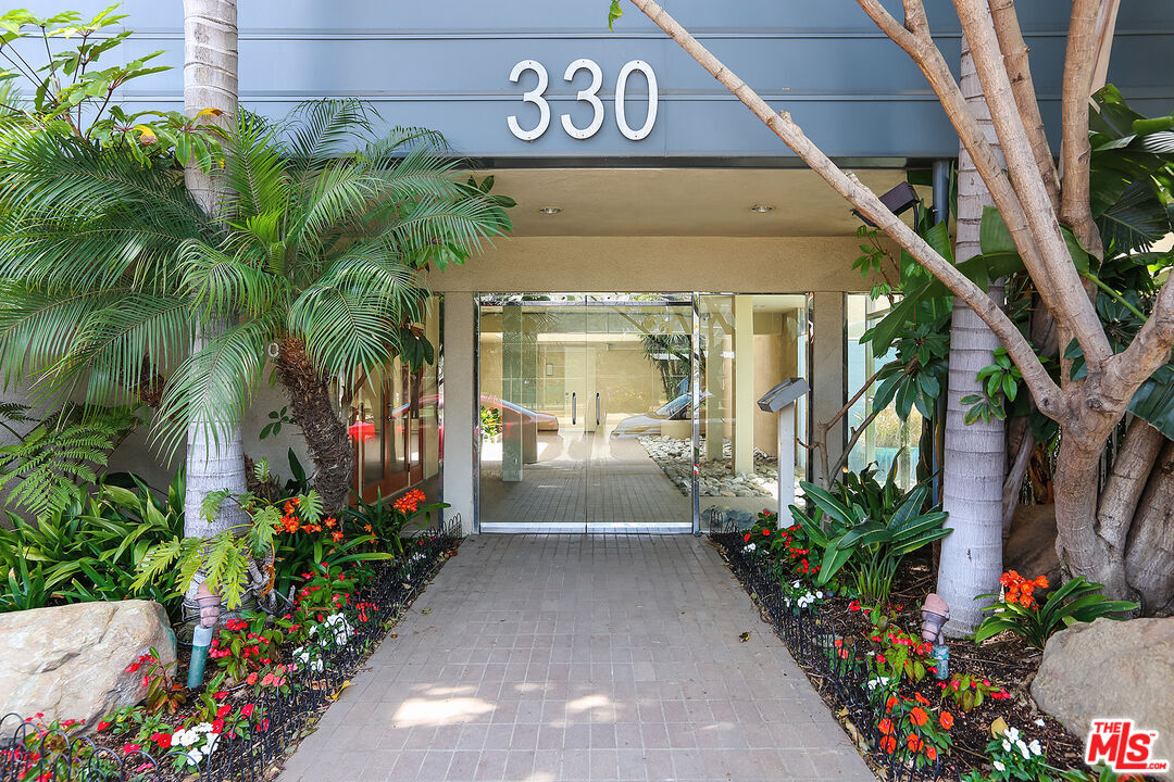 330 S Barrington Ave Unit: 201