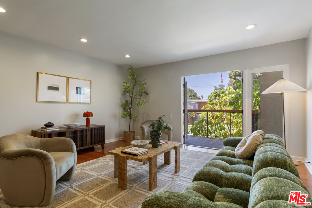330 S Barrington Ave Unit: 201