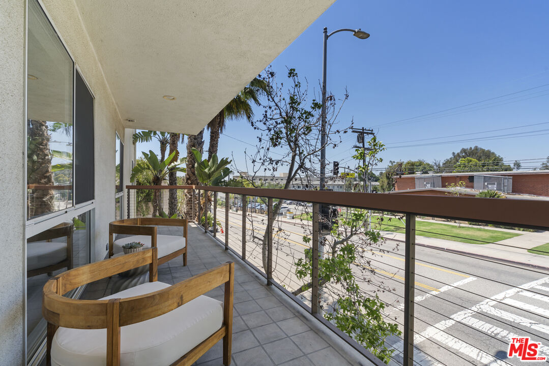 330 S Barrington Ave Unit: 201