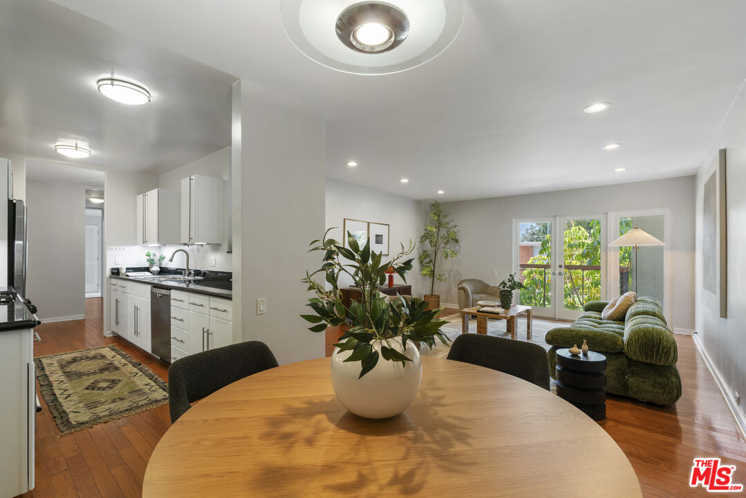 330 S Barrington Ave Unit: 201