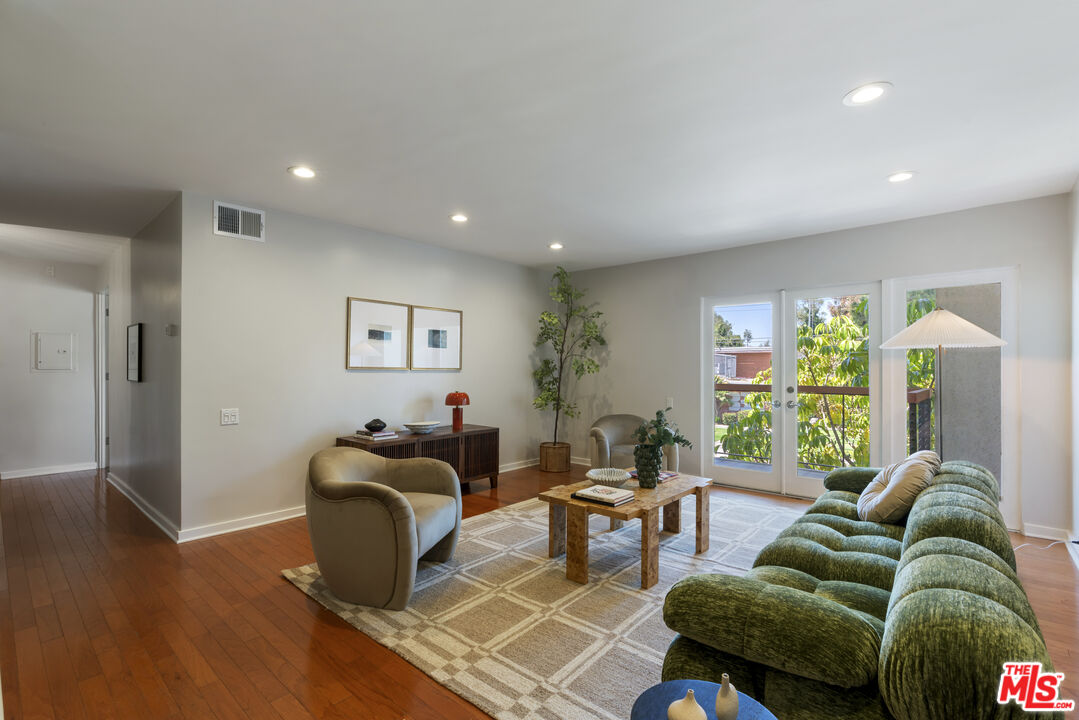 330 S Barrington Ave Unit: 201