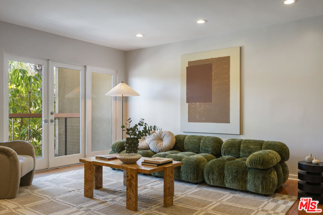 330 S Barrington Ave Unit: 201